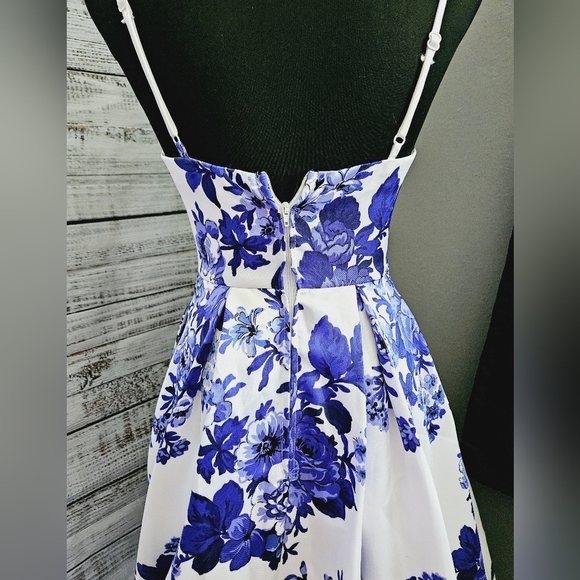 Stunning Windsor Floral Dress/ Gown - Picture 8 of 15